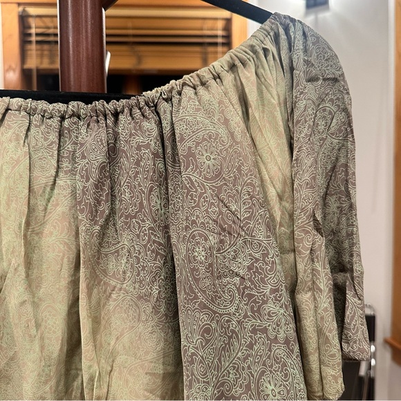 Over-the-Shoulder Top - Picture 2 of 3